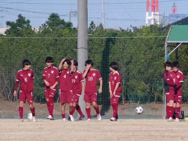 あけましておめでとうございます🎊

新年早々、素晴らしい大会に参加させていただいております！
【コパチェルカトーレ】
vsCOLORZ（茨城県）
vsスエルテ（神奈川県）
vsプレジール（埼玉県）

関東大会出場チームばかりで、すごく刺激もらえてます❗️
選手たちは何を感じ、どう成長していくか、1試合1試合の修正と成長を大事に楽しみます❗️

今年もREFORMAを宜しくお願いいたします🙇‍♂️

〜〜〜サポーター〜〜〜
エヴィクサー株式会社
https://www.evixar.com

株式会社SALT &PEPPER
http://saltandpepper.jp

〜〜〜パートナー〜〜〜
ひまわり整骨院（古ヶ崎）
http://himawariseikotsuin.c.ooco.jp/index.html

〜〜〜REFORMAホームページ〜〜〜
一般社団法人レフォーマ
https://www.reforma2017.com/

〜〜〜カメラマン〜〜〜
#ToshihiroKajiwara

#ジュニアユース#サッカースクール#サッカー小僧
#ドリブル センス駆け引き技術サッカーIQ
REFORMAスタイル
個
千葉県松戸市柏市流山市